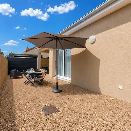 Echappee Veloire T3, Clim, Terrasse & Parking 度假居